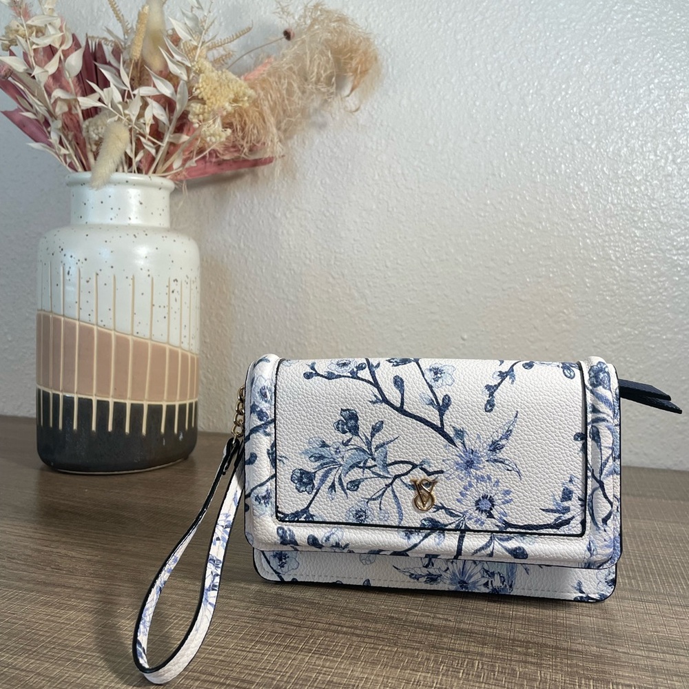 Beautiful Victoria’s Secret Large Floral Blue Zipper Wallet